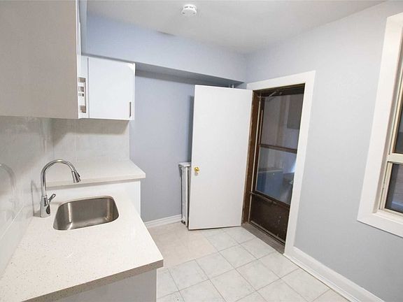 3rd image of 1104 College St Floor 2