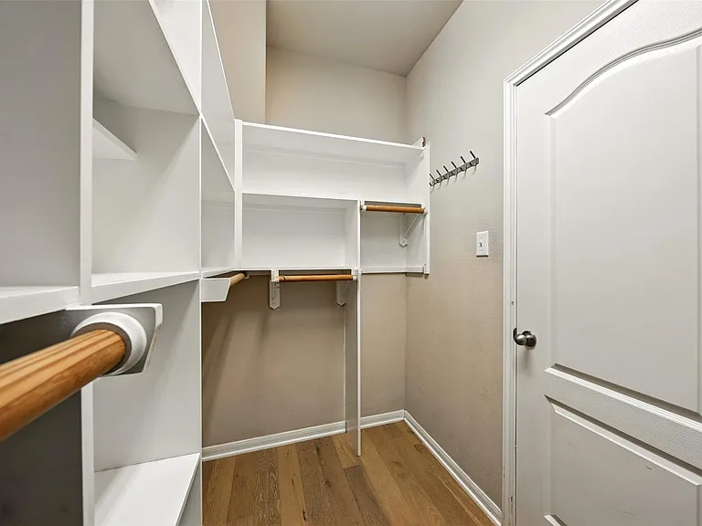 9219 Gilbert Hollow Dr — Photo 29