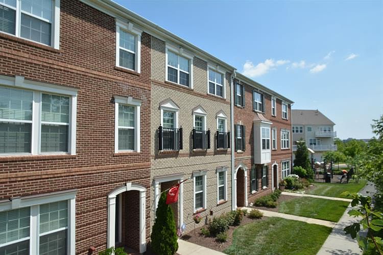 1st image of 43713 Gold Hill Sq