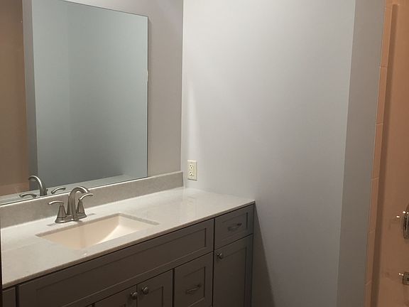3rd image of 1112 W 40th St