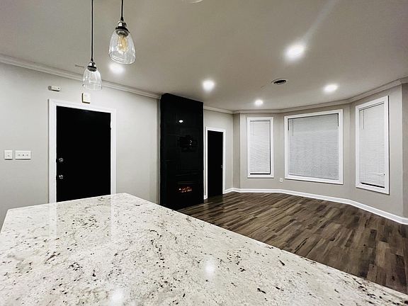4th image of 4254 N Tripp Ave #2