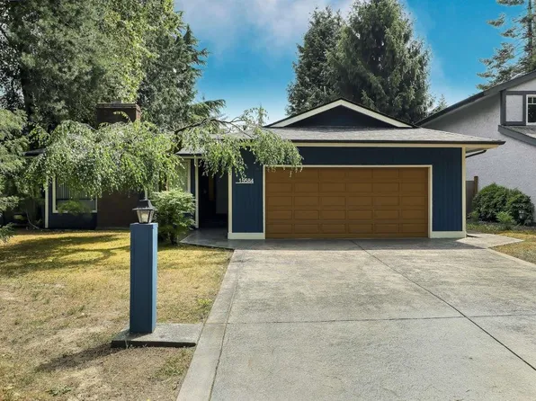 15584 98th Ave, Surrey, BC V3R 7G5