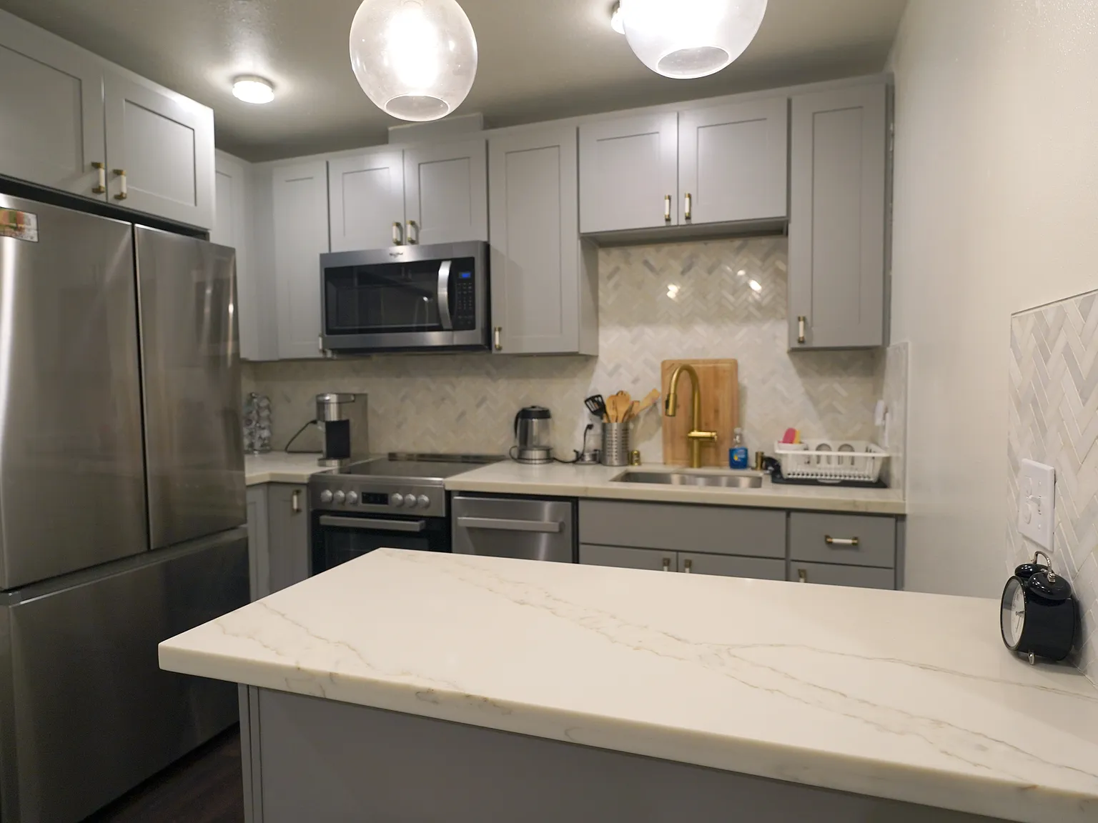 4 bed, 895 sqft, $4,300 — Photo 2