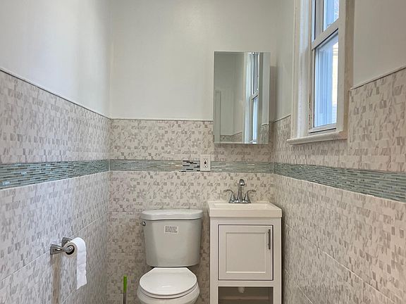 4th image of 514 Delafield Ave #1F