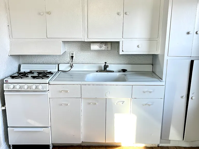2722 Short Vine St #17 — Photo 5