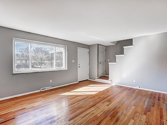 3rd image of 7110 Bluecrest Dr