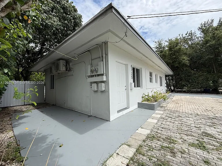 6723 NE Miami Pl #2 — Photo 3