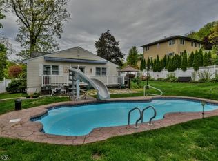 8 Upland Way, Cedar Grove, NJ 07009