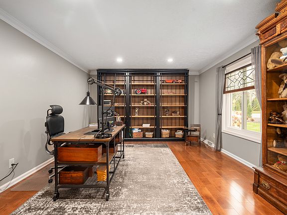4th image of 4841 Woodfield Dr
