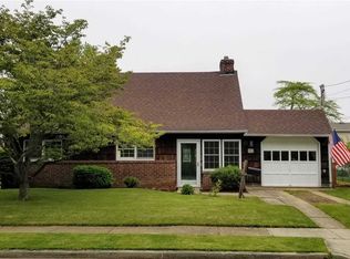 21 Riverside Ave, Massapequa, NY 11758