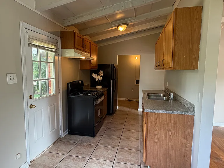 225 Londonderry Dr — Photo 3
