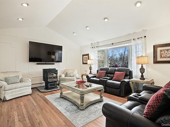 2nd image of 1356 Artis Road