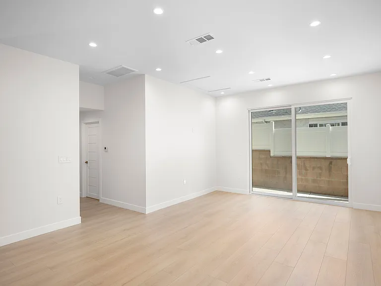 520 S Kenneth Rd — Photo 5