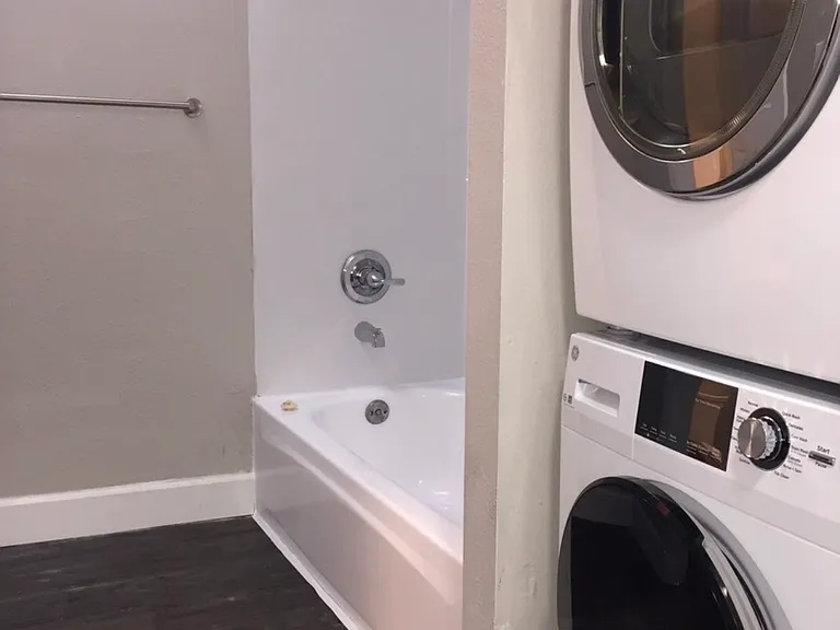 17732 NE Glisan St #32 — Photo 4