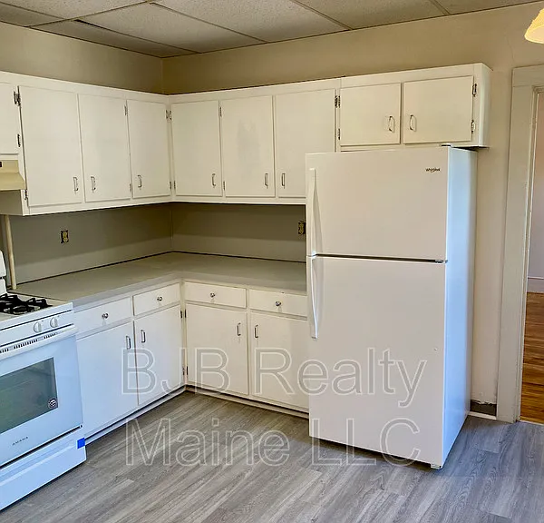 596 Preble St #4 — Photo 8