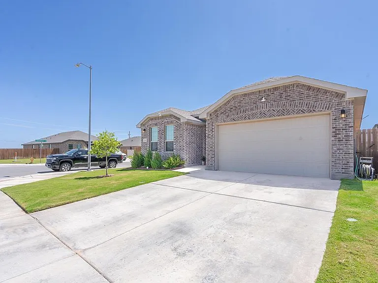 2306 Fortune Dr — Photo 5