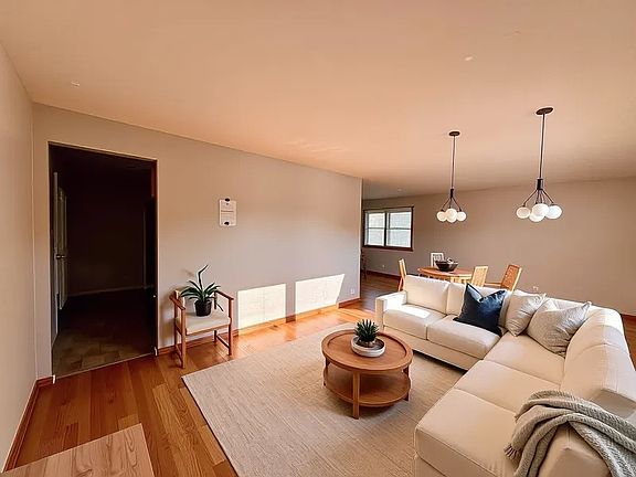 2nd image of 15542 S Park Ave