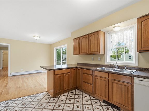 5th image of 6 White Birch Dr