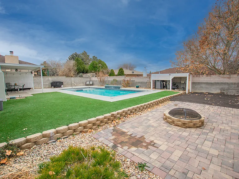 9514 Avenida Del Oso NE — Photo 14