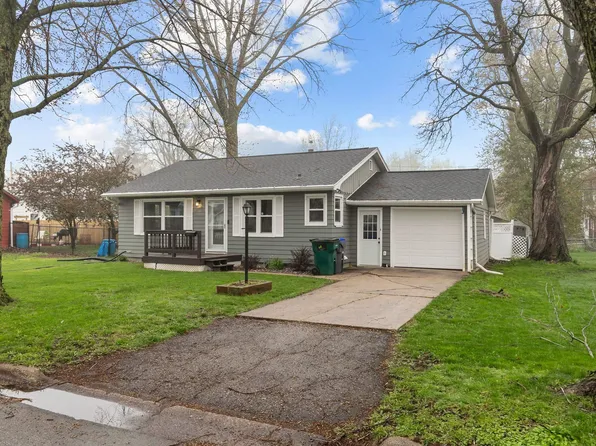 511 Wallace St, New London, WI 54961