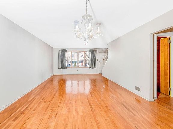 3rd image of 134 W 49th St