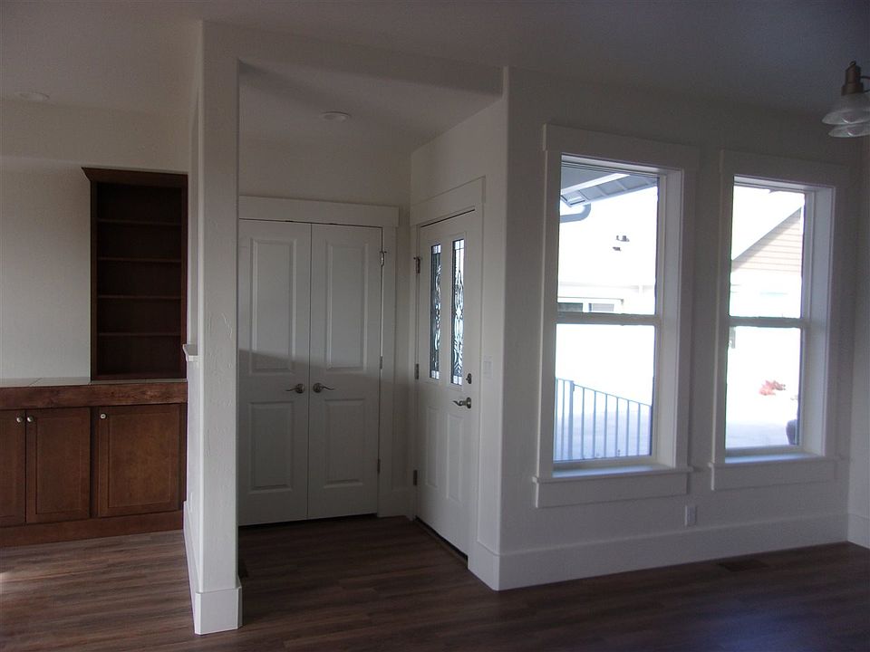 2nd image of 1216 Periwinkle Ln