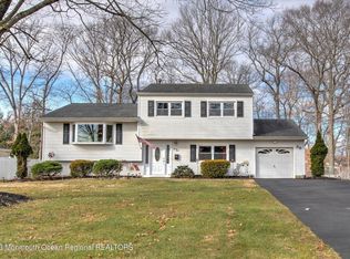 29 Annapolis Dr, Manalapan, NJ 07726