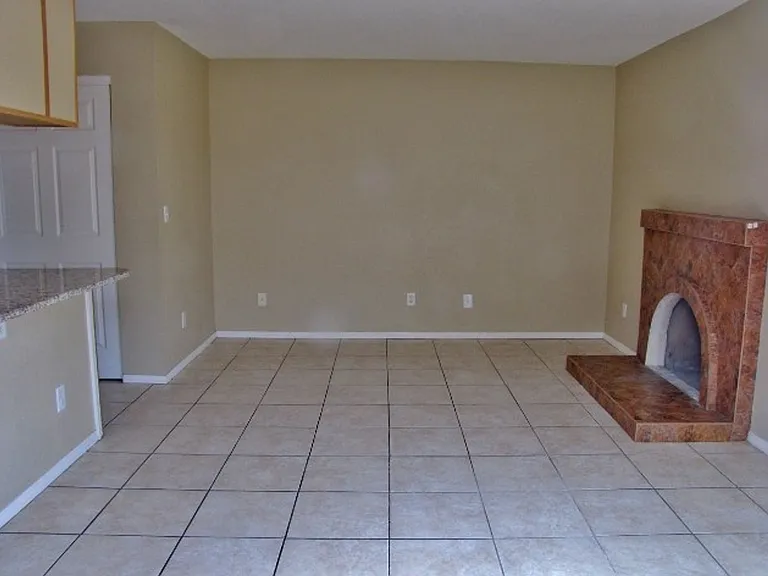 823 Plaza Encanto — Photo 11