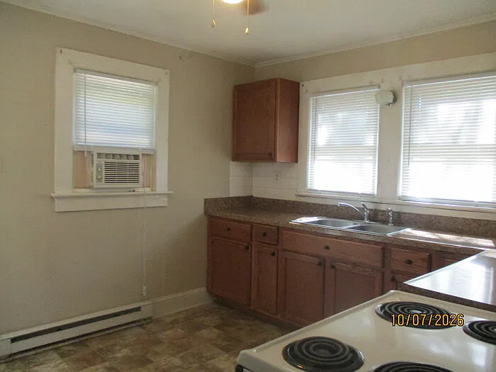 2 bed, 1.0 bath, $925 — Photo 4