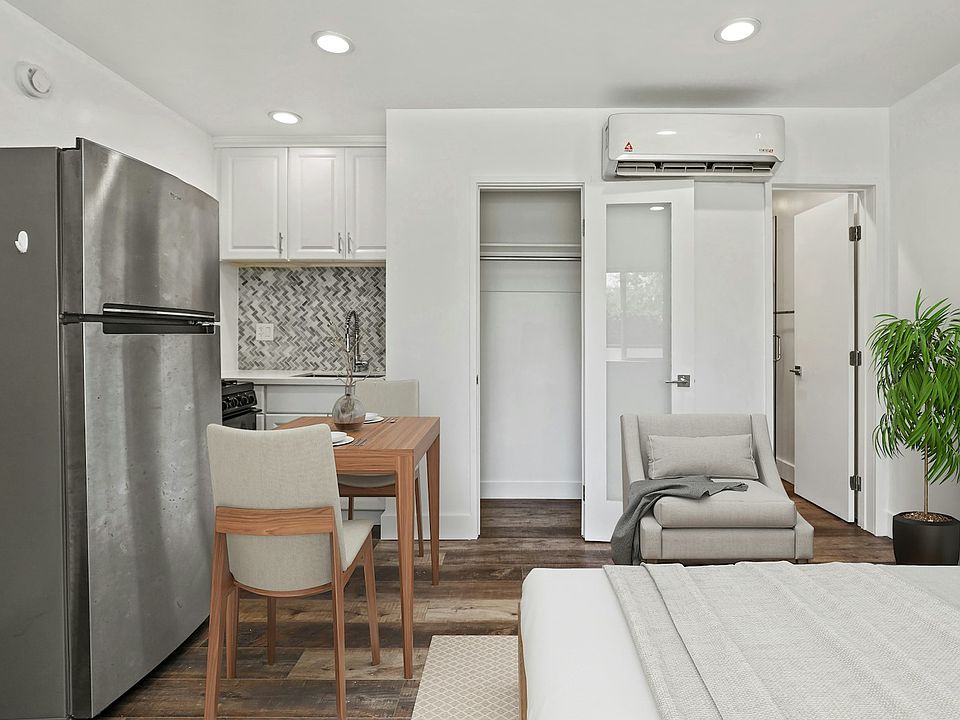 1st image of 2730 Raymond Ave #10