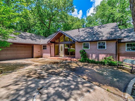 2nd image of 1718 Skyline Dr