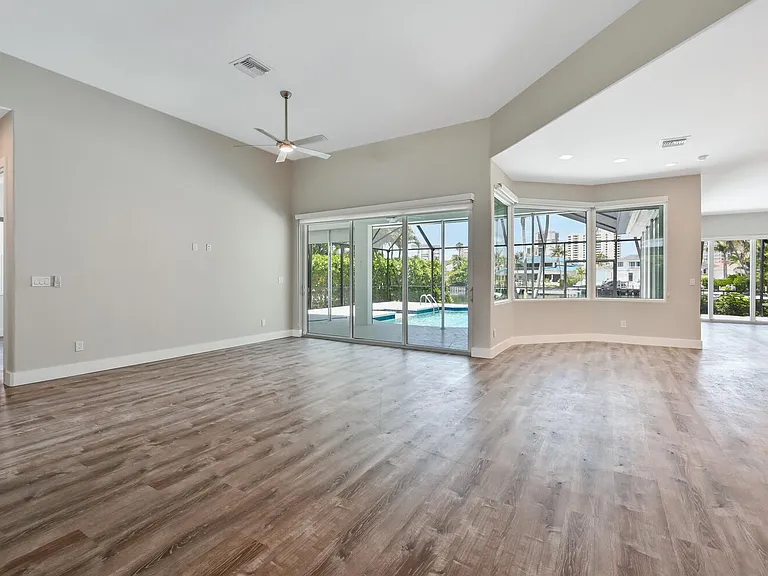 4231 Crayton Rd — Photo 3