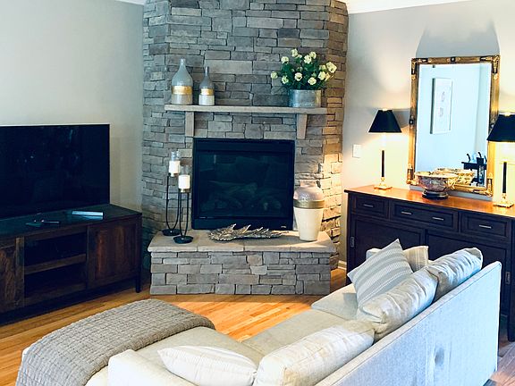 3rd image of 425 Creekwillow Dr