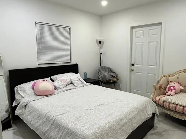 550 NE 61st St, Fort Lauderdale, FL 33334