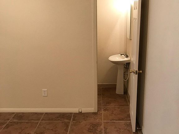 4th image of 31942 Avenue E #B