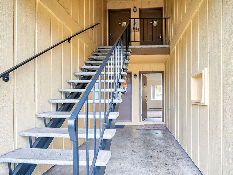 Maple Terrace Apartments — Photo 11