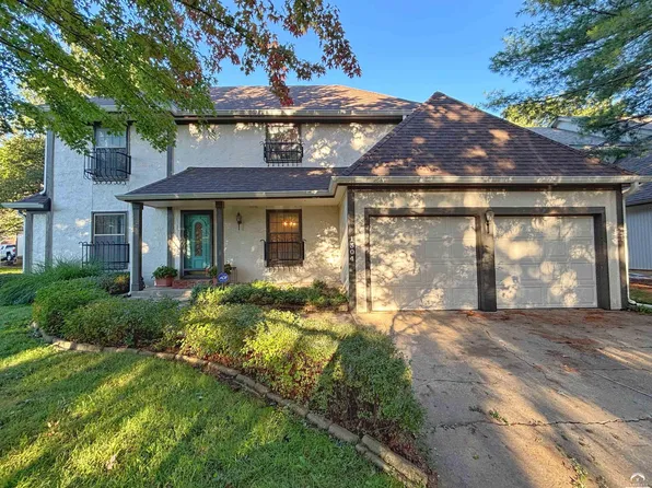 1304 Stone Meadows Dr, Lawrence, KS 66049