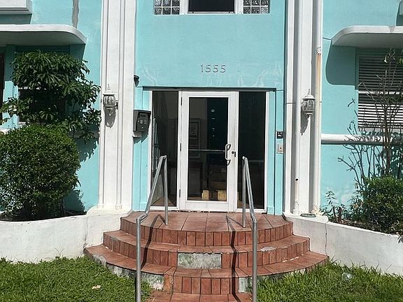 2nd image of 1555 Pennsylvania Ave #1