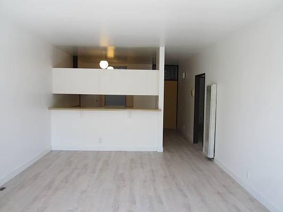 3rd image of 215 W Arrellaga St APT 4