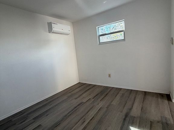 3rd image of 4007 Deleuil Ave #1