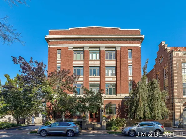 17 W 10th St Unit 420, Holland, MI 49423