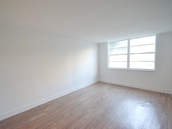 2nd image of 2851 NE 183rd St APT 211