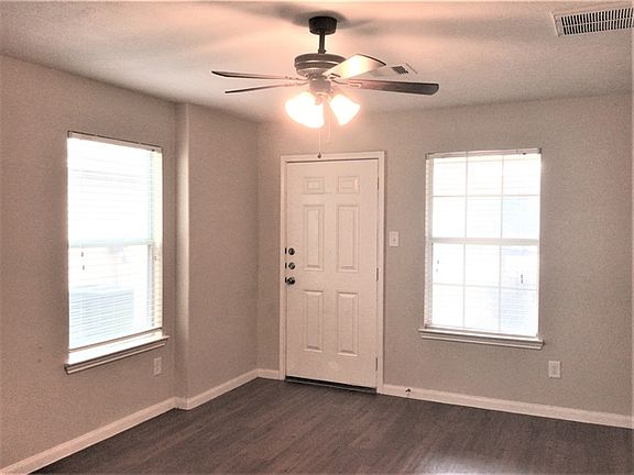 2nd image of 818 Darbydale Crossing Ln