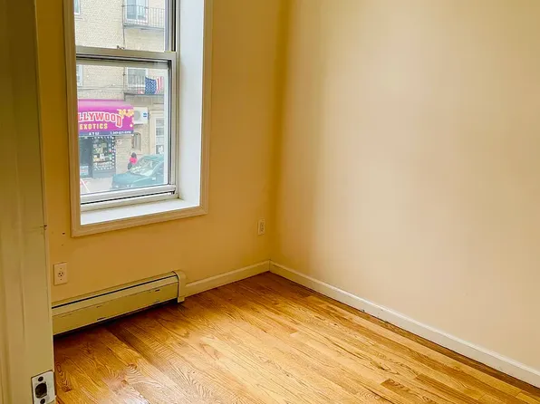 372 Bayridge Avenue image 1 of 8