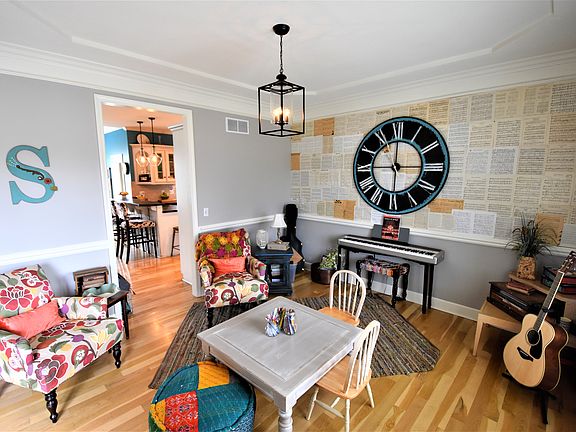 Sitting room or dining room