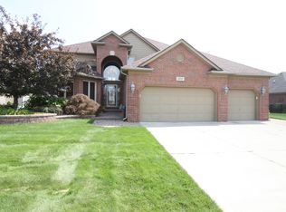 49704 London Bridge Dr, Macomb, MI 48044