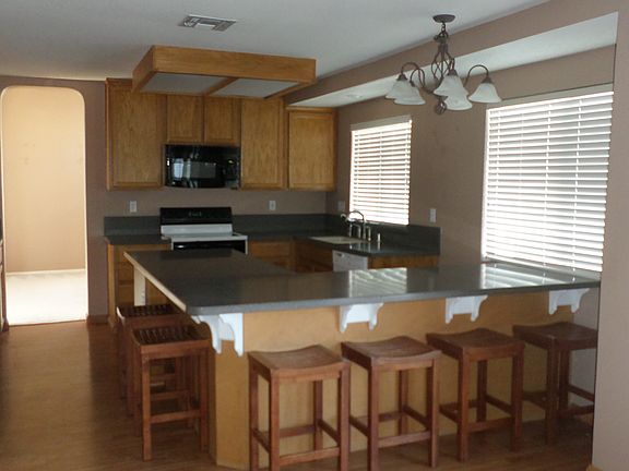 Counter space, seating 