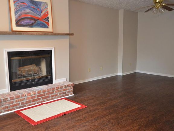 5th image of 211 Windridge Colony #211
