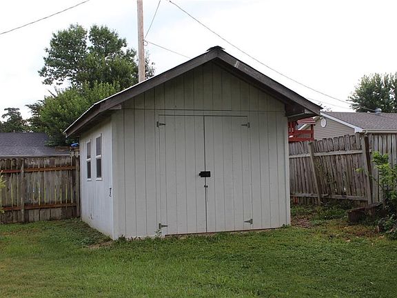 4th image of 1103 Signor St
