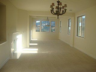 4th image of 77 Golden Aster Ct